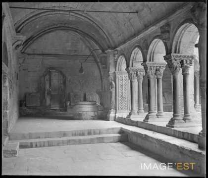 Cloître de la cathédrale Saint-Trophime (Arles)